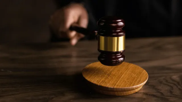 lawyers-in-ups-barabanki-court-brutally-beat-each-other-viral-video-of-ugly-fight-gets-mocked-by-netizens